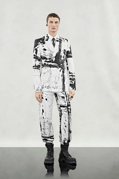 Look 11